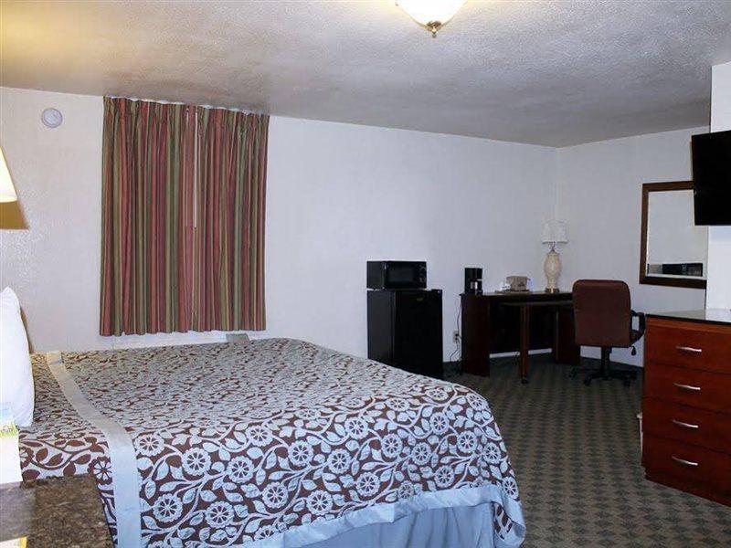 Rose City Inn & Suites Tyler Esterno foto