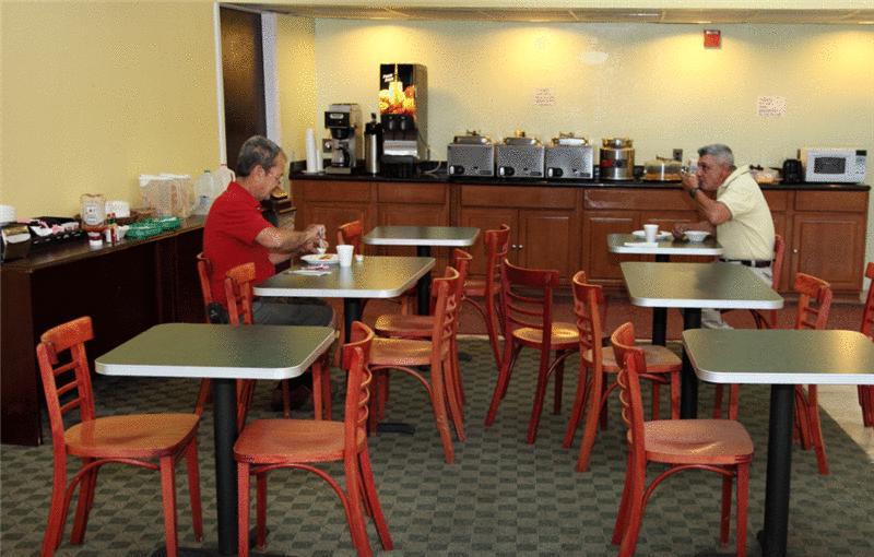 Rose City Inn & Suites Tyler Esterno foto