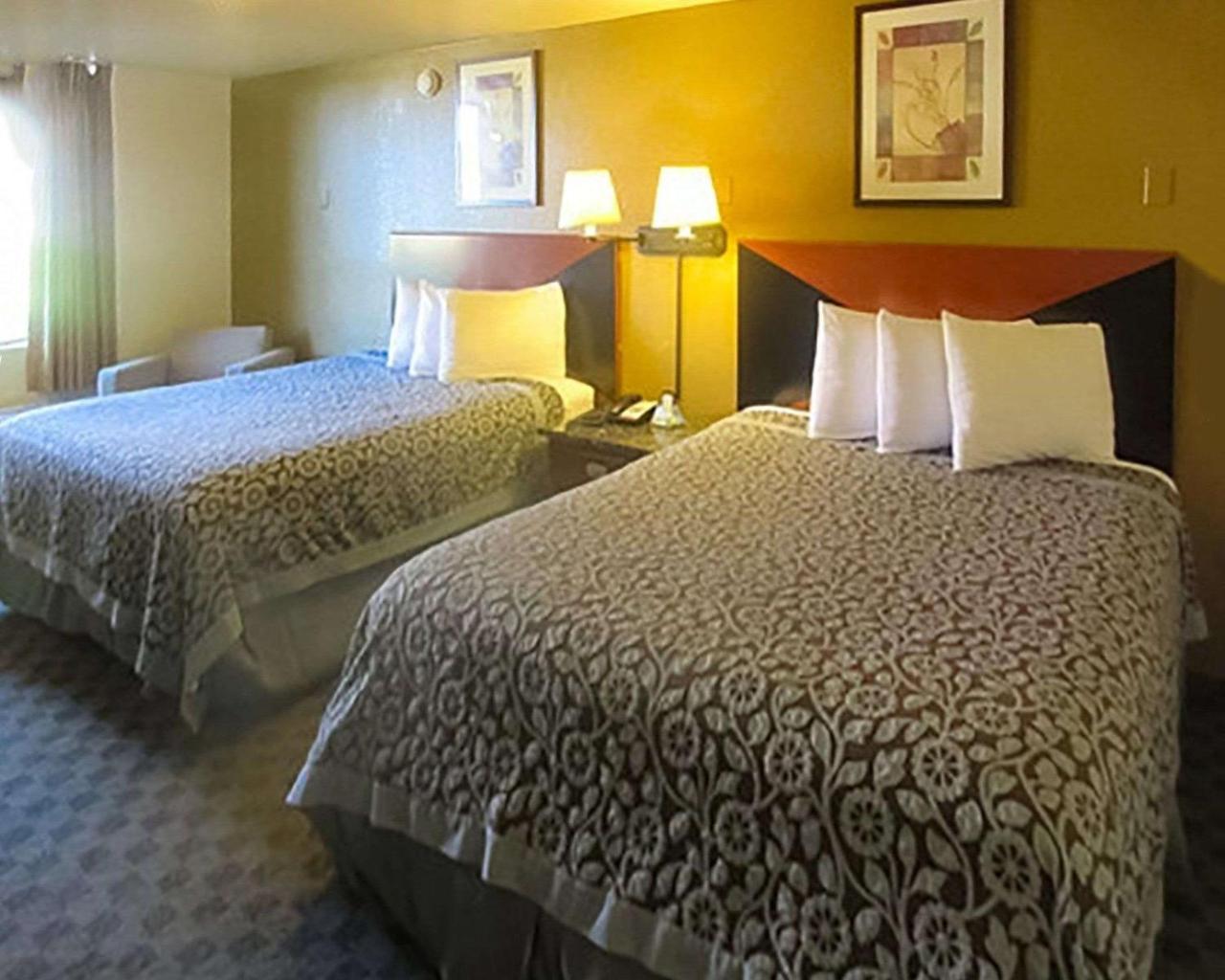 Rose City Inn & Suites Tyler Esterno foto