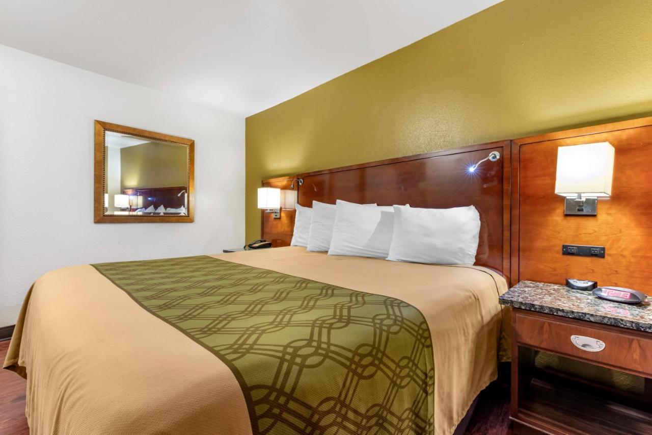 Rose City Inn & Suites Tyler Esterno foto