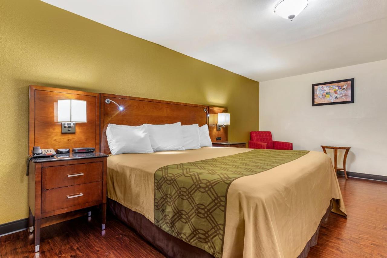 Rose City Inn & Suites Tyler Esterno foto