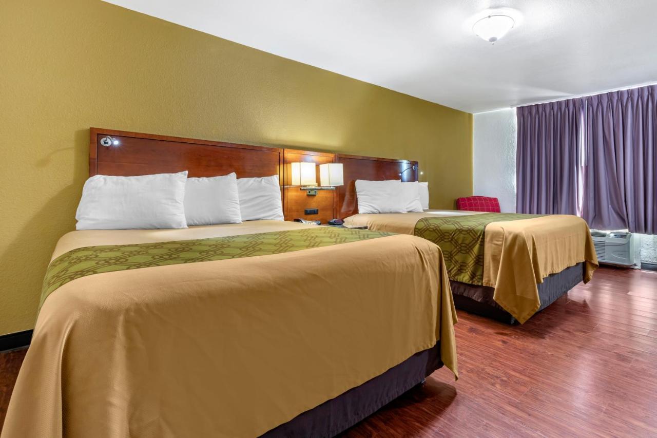 Rose City Inn & Suites Tyler Esterno foto
