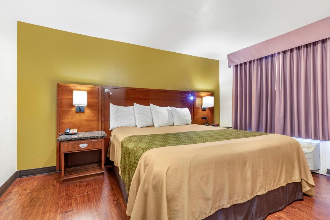 Rose City Inn & Suites Tyler Esterno foto