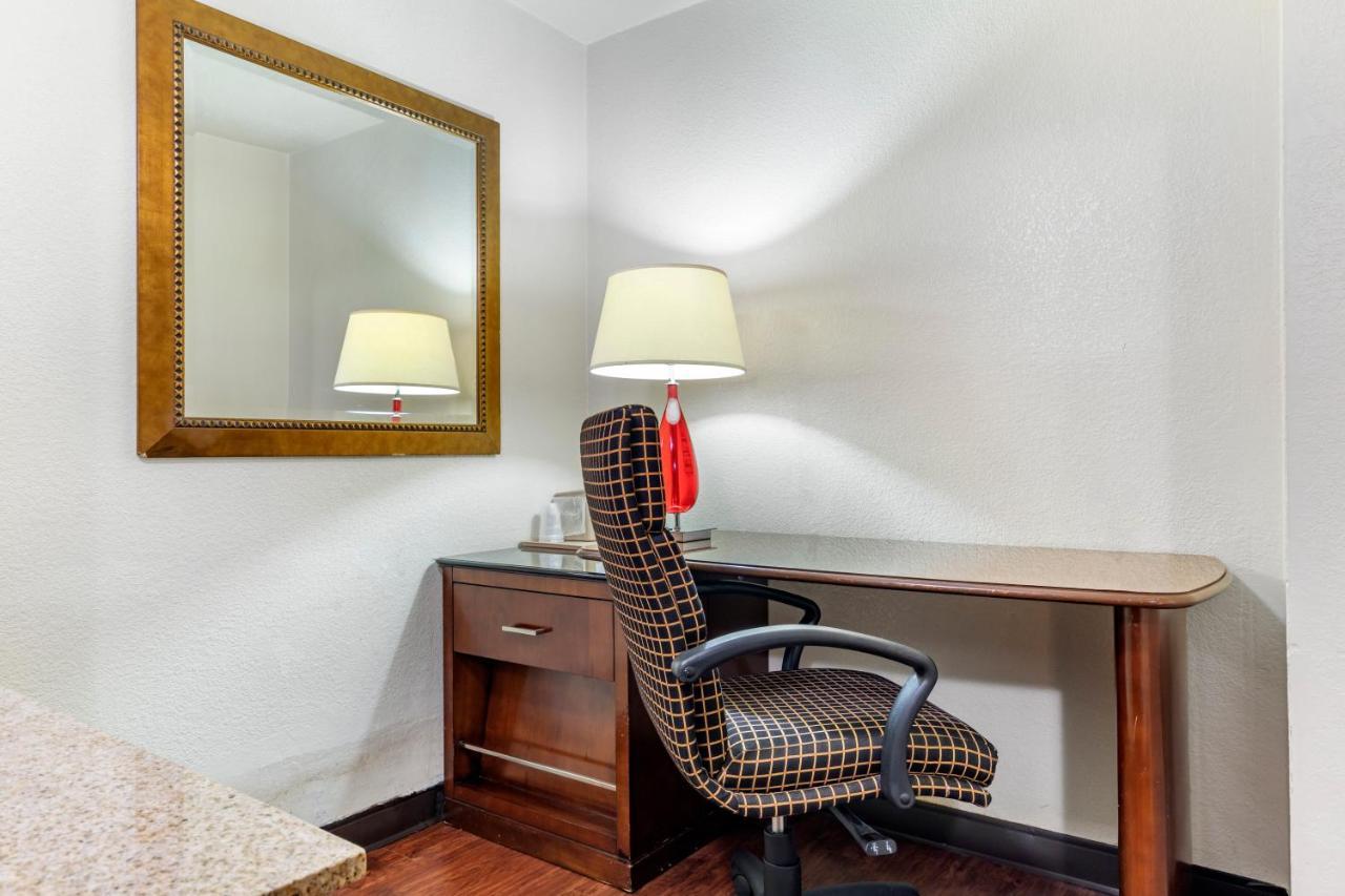Rose City Inn & Suites Tyler Esterno foto