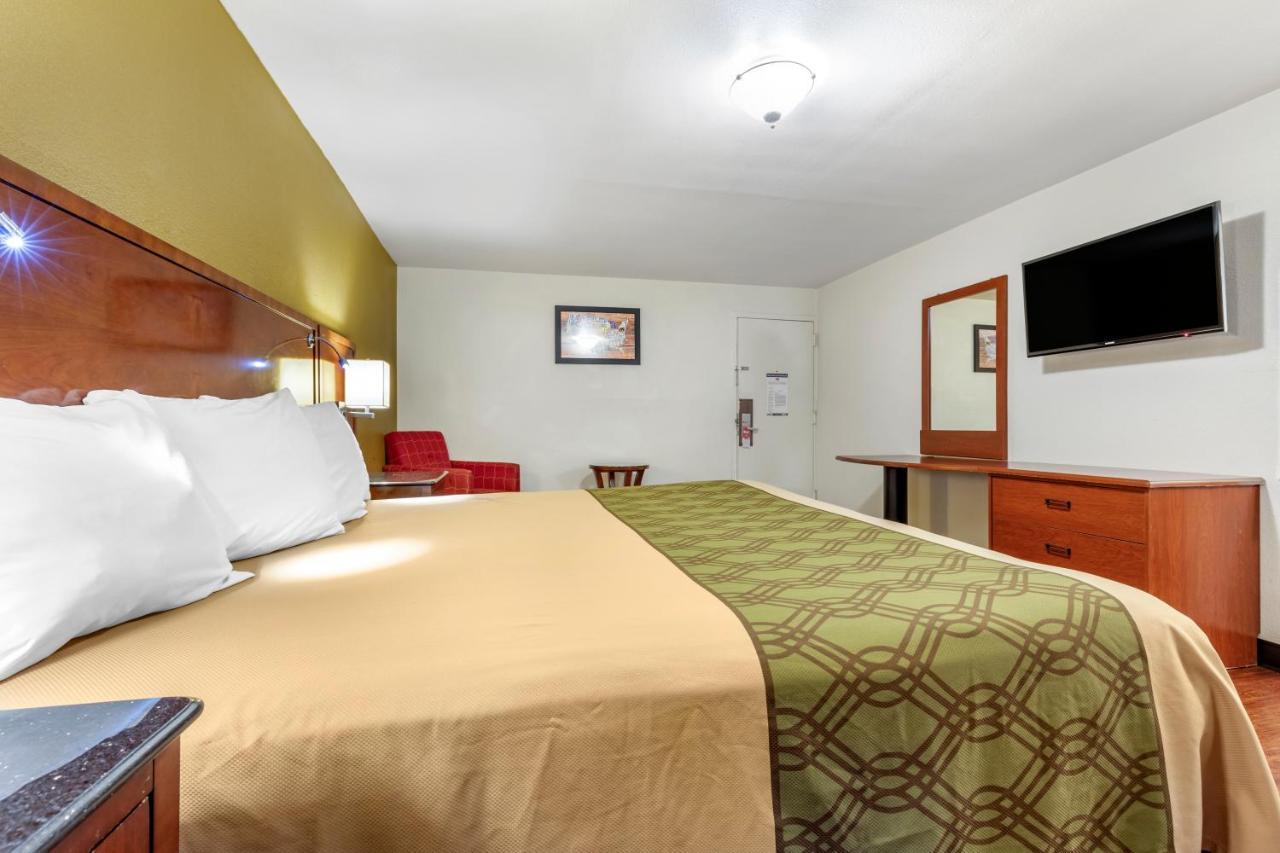 Rose City Inn & Suites Tyler Esterno foto