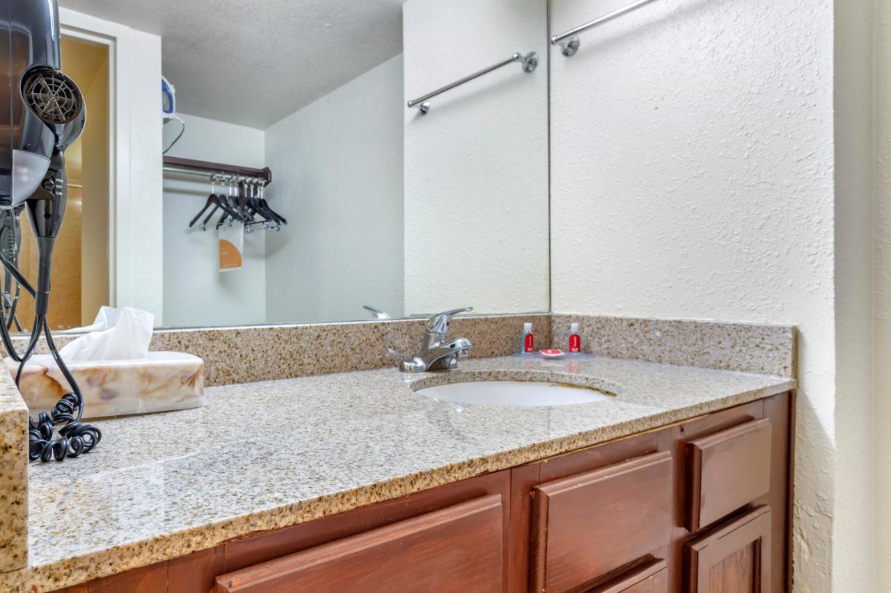 Rose City Inn & Suites Tyler Esterno foto