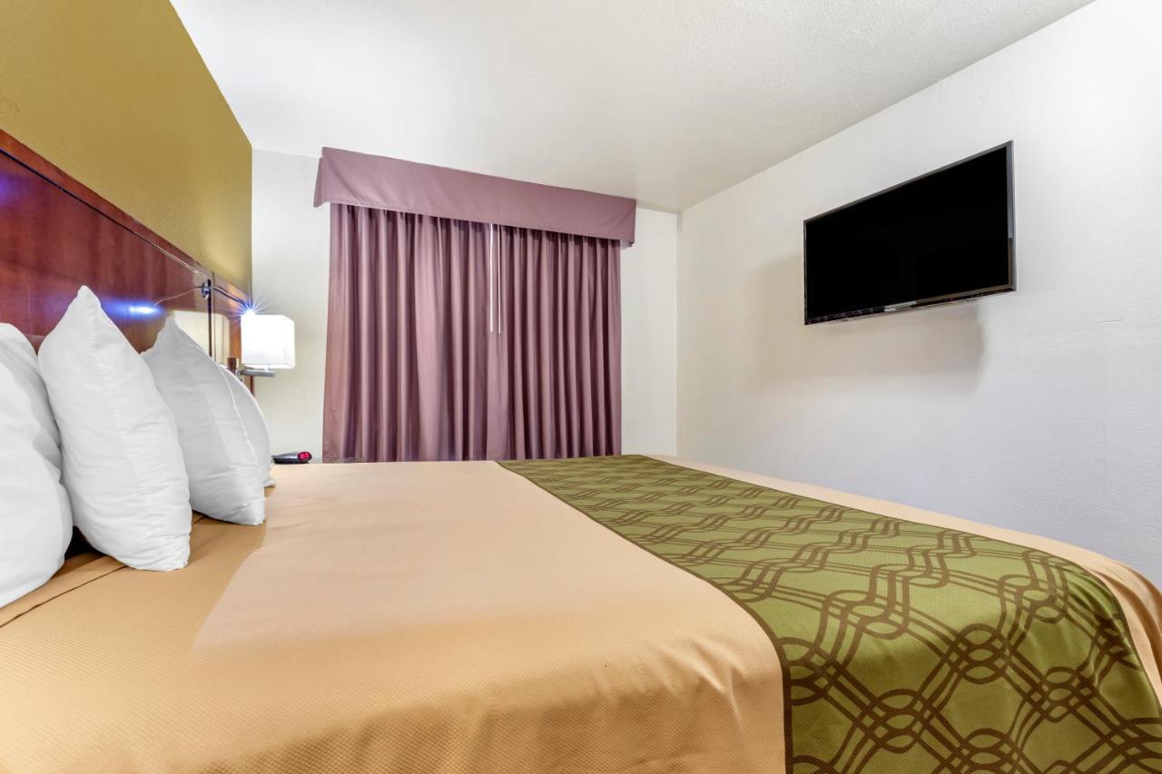 Rose City Inn & Suites Tyler Esterno foto