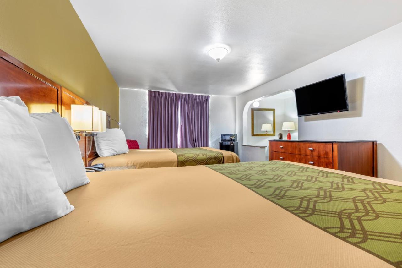 Rose City Inn & Suites Tyler Esterno foto